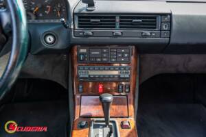 Image 17/18 of Mercedes-Benz 500 SL (1992)