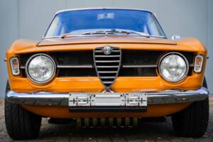 Image 19/38 of Alfa Romeo Giulia GT 1300 Junior (1968)
