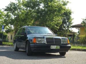 Image 13/50 of Mercedes-Benz 250 TD Turbo (1992)