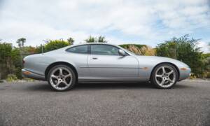 Imagen 2/50 de Jaguar XK8 4.0 (2000)