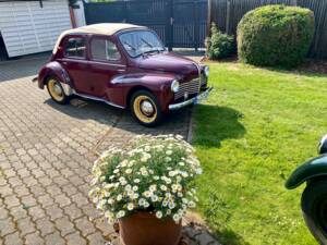 Afbeelding 15/18 van Renault 4 CV Décapotable (1951)