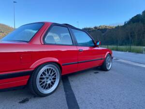 Image 4/180 de BMW 316i (1989)