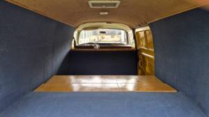 Bild 42/50 von Volkswagen T2b Kastenwagen (1976)