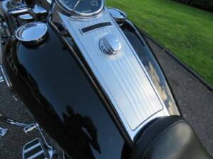 Image 16/43 of Harley-Davidson FLHR Road King (2009)