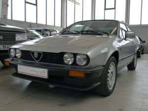 Bild 27/42 von Alfa Romeo GTV6 3.0 (1985)