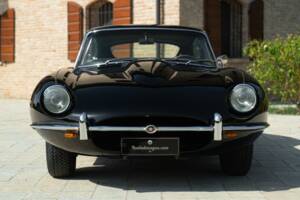 Image 3/50 de Jaguar E-Type (1968)