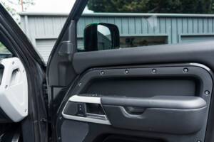 Image 42/61 de Land Rover Defender 110 D200 AWD (2023)