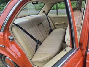 Image 17/41 of Mercedes-Benz 200 D (1981)