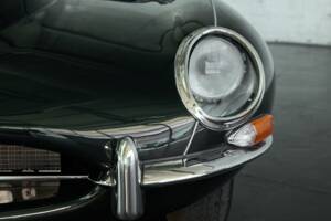 Image 27/50 de Jaguar E-Type (1970)
