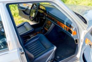 Image 55/100 of Mercedes-Benz 500 SEL (1983)