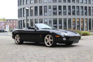 Immagine 4/45 di Jaguar XKR (2001)
