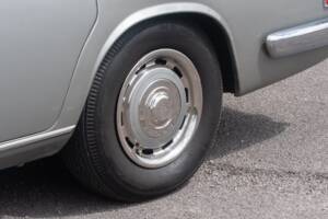 Image 29/50 of Rolls-Royce Silver Shadow I (1973)