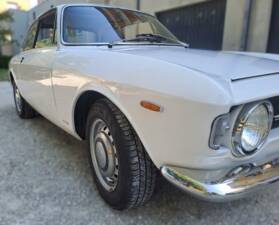 Image 16/39 of Alfa Romeo Giulia GT 1300 Junior (1970)