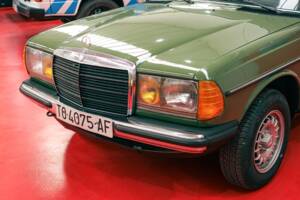 Bild 7/54 von Mercedes-Benz 250 T (1979)