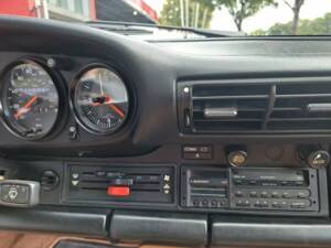 Image 21/28 de Porsche 911 Turbo 3.3 (1989)
