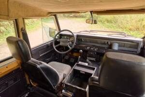 Image 25/42 of Land Rover 110 (1984)