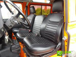 Image 12/38 of Land Rover 90 (1987)