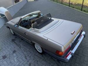 Image 20/36 of Mercedes-Benz 560 SL (1988)