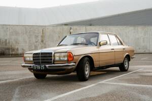 Image 1/8 of Mercedes-Benz 280 E (1976)