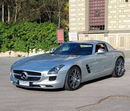 Image 2/11 of Mercedes-Benz SLS AMG (2010)