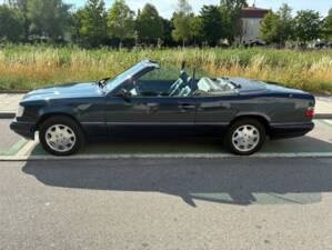 Bild 4/14 von Mercedes-Benz E 220 (1996)