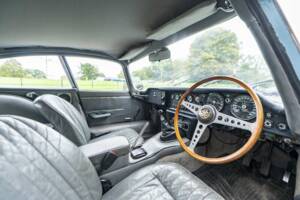 Image 2/50 de Jaguar E-Type (1968)