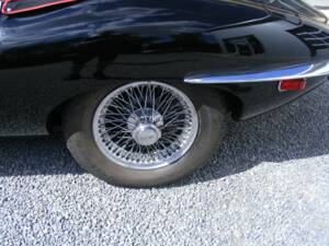 Image 3/30 de Jaguar E-Type (1971)