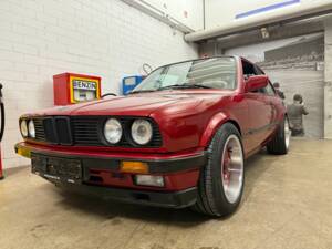 Imagen 2/19 de BMW 325i (1986)