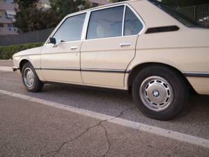 Image 9/50 of BMW 525 (1975)