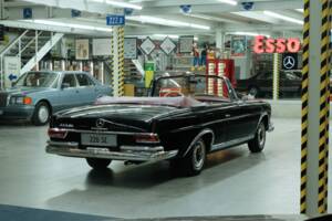 Image 14/50 of Mercedes-Benz 220 SE b (1963)