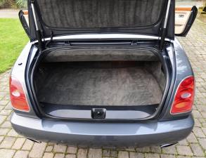 Image 26/50 of Bentley Azure (2007)