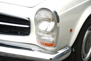 Image 34/50 de Mercedes-Benz 280 SL (1968)