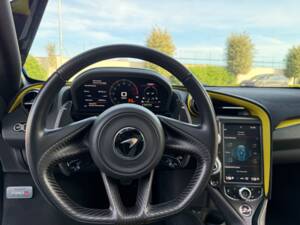 Immagine 25/30 di McLaren 720S (2021)