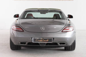 Imagen 9/56 de Mercedes-Benz SLS AMG (2011)
