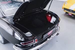 Image 72/100 of Ferrari 330 GT 2+2 (1965)