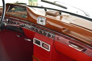 Bild 32/38 von Mercedes-Benz 220 SE (1960)