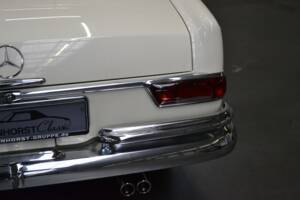 Image 43/61 de Mercedes-Benz 250 SE (1966)