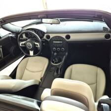 Imagen 4/6 de Mazda MX-5 1.8 "Kaminari" (2011)