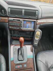 Image 29/58 of BMW 750i (1997)