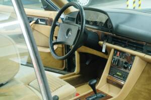 Bild 30/50 von Mercedes-Benz 380 SEC (1983)