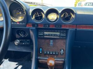 Image 14/15 of Mercedes-Benz 560 SL (1989)