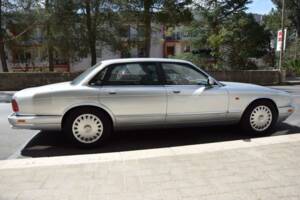 Image 17/33 of Jaguar XJ6 3.2 Executive (1995)