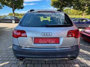 Immagine 3/18 di Audi A6 4.2 FSI allroad quattro (2007)