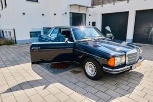 Bild 59/99 von Mercedes-Benz 230 CE (1983)