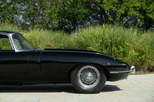 Image 23/50 de Jaguar E-Type (1968)