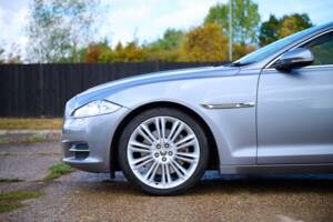 Bild 24/50 von Jaguar XJ 5.0 (2010)