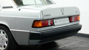 Bild 26/32 von Mercedes-Benz 190 E 1.8 (1991)