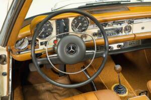 Image 17/19 de Mercedes-Benz 280 SL (1970)