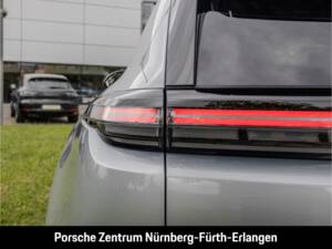 Image 10/50 of Porsche Cayenne S Electric (2026)