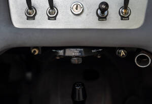 Image 19/28 of Daimler SP 250 (1961)